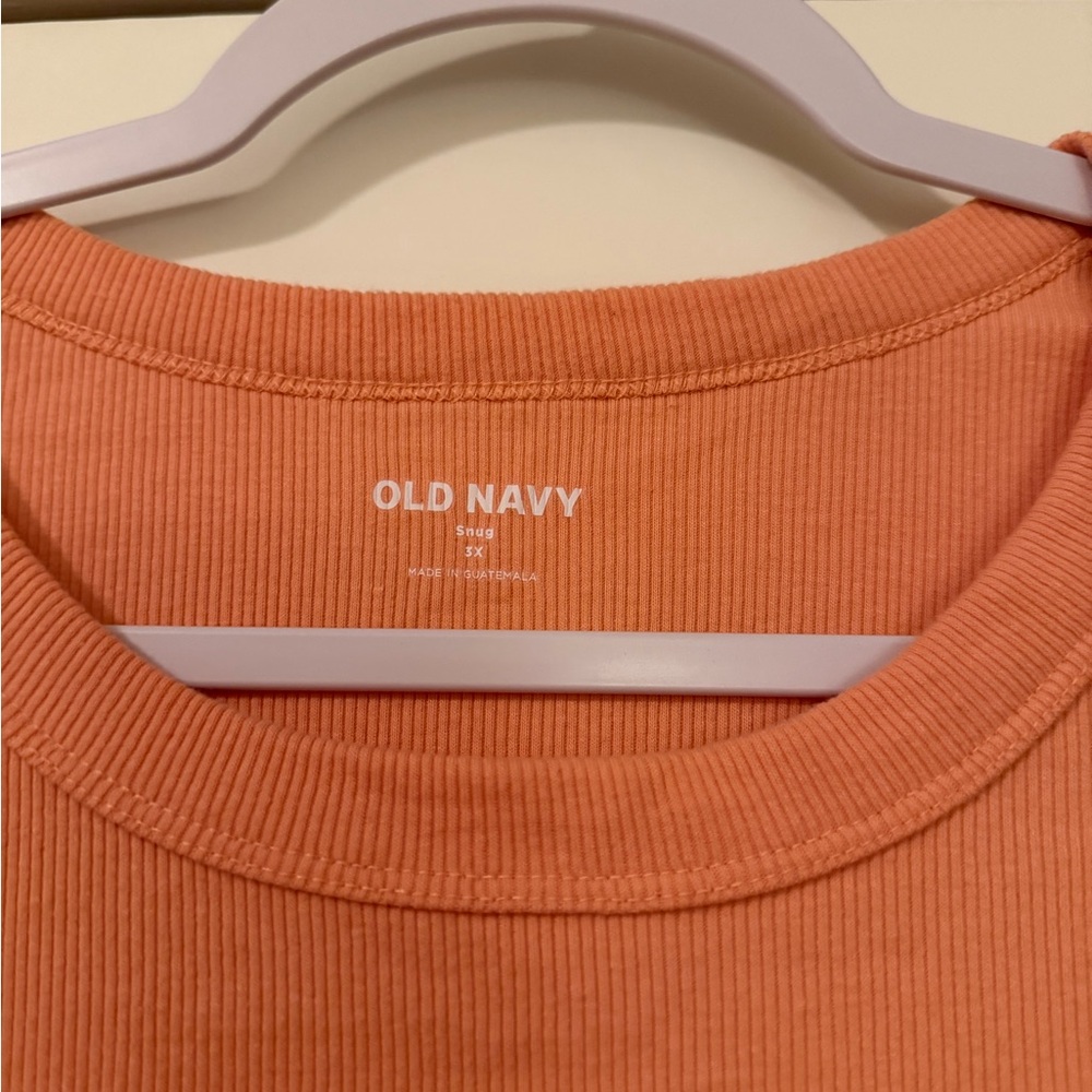 Old Navy Women's Peach Short Sleeve Crewneck Tee - Picture 2 of 2